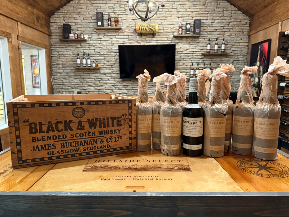 Black and White Blended Scotch Whisky 1950s 4/5 Quart 757ml