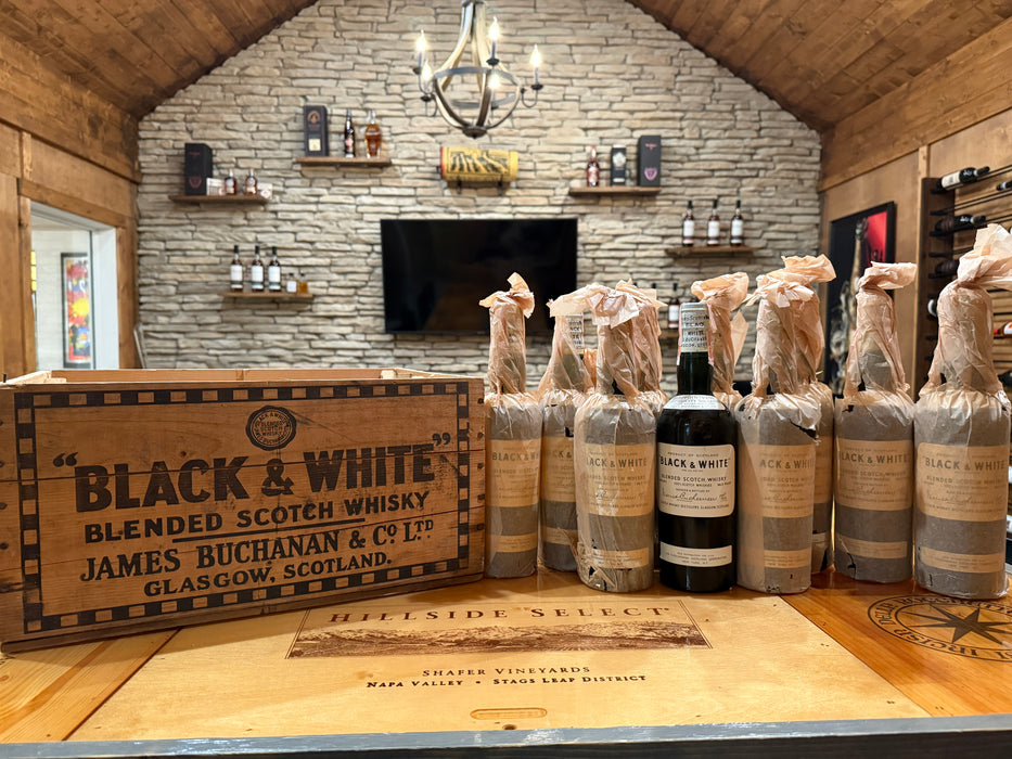 Black and White Blended Scotch Whisky 1950s 4/5 Quart 757ml