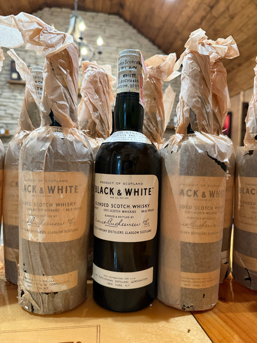 Black and White Blended Scotch Whisky 1950s 4/5 Quart 757ml