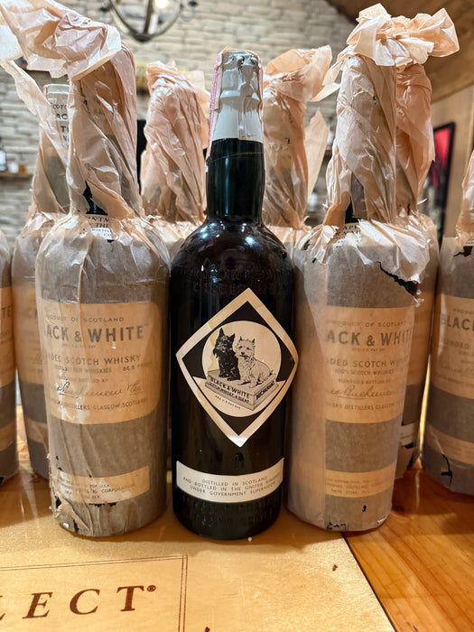 Black and White Blended Scotch Whisky 1950s 4/5 Quart 757ml