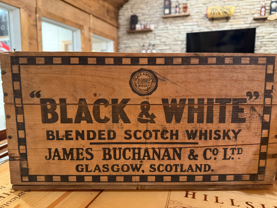 Black and White Blended Scotch Whisky 1950s 4/5 Quart 757ml
